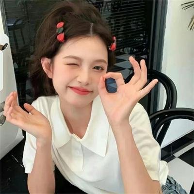 出墙红杏两家春